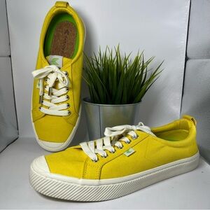 Cariuma OCA Low Top Sneakers Yellow with White Soles Size‎ 10.5